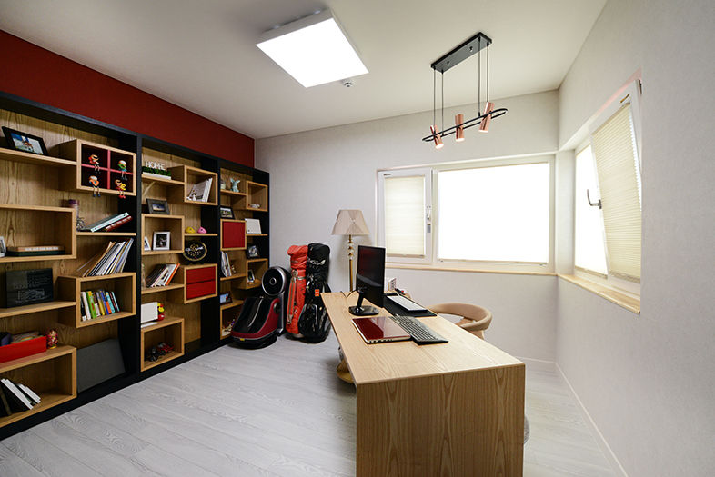 homify Modern Study Room and Home Office