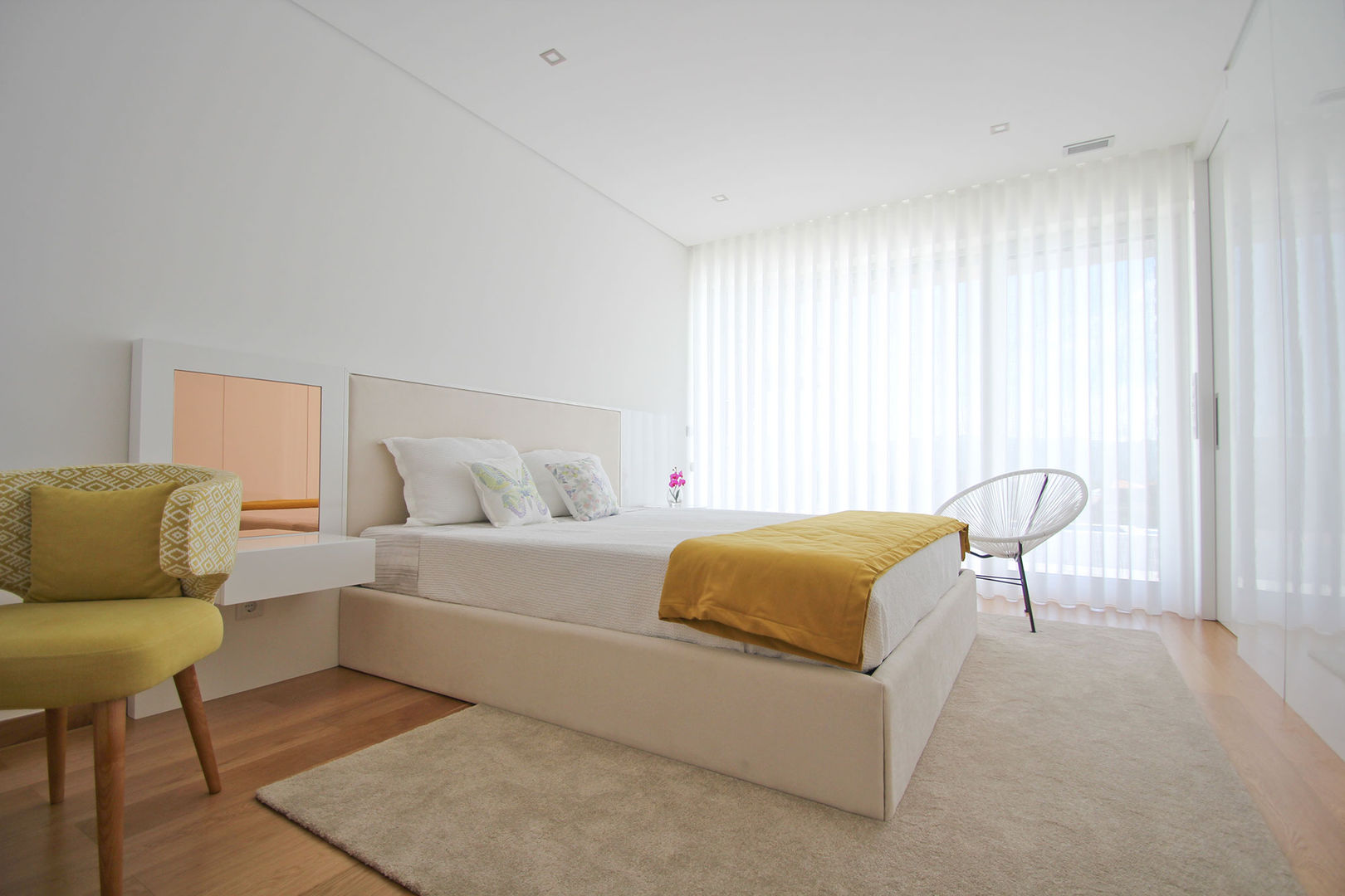 Moradia em Baião, SOUSA LOPES, arquitectos SOUSA LOPES, arquitectos Modern style bedroom