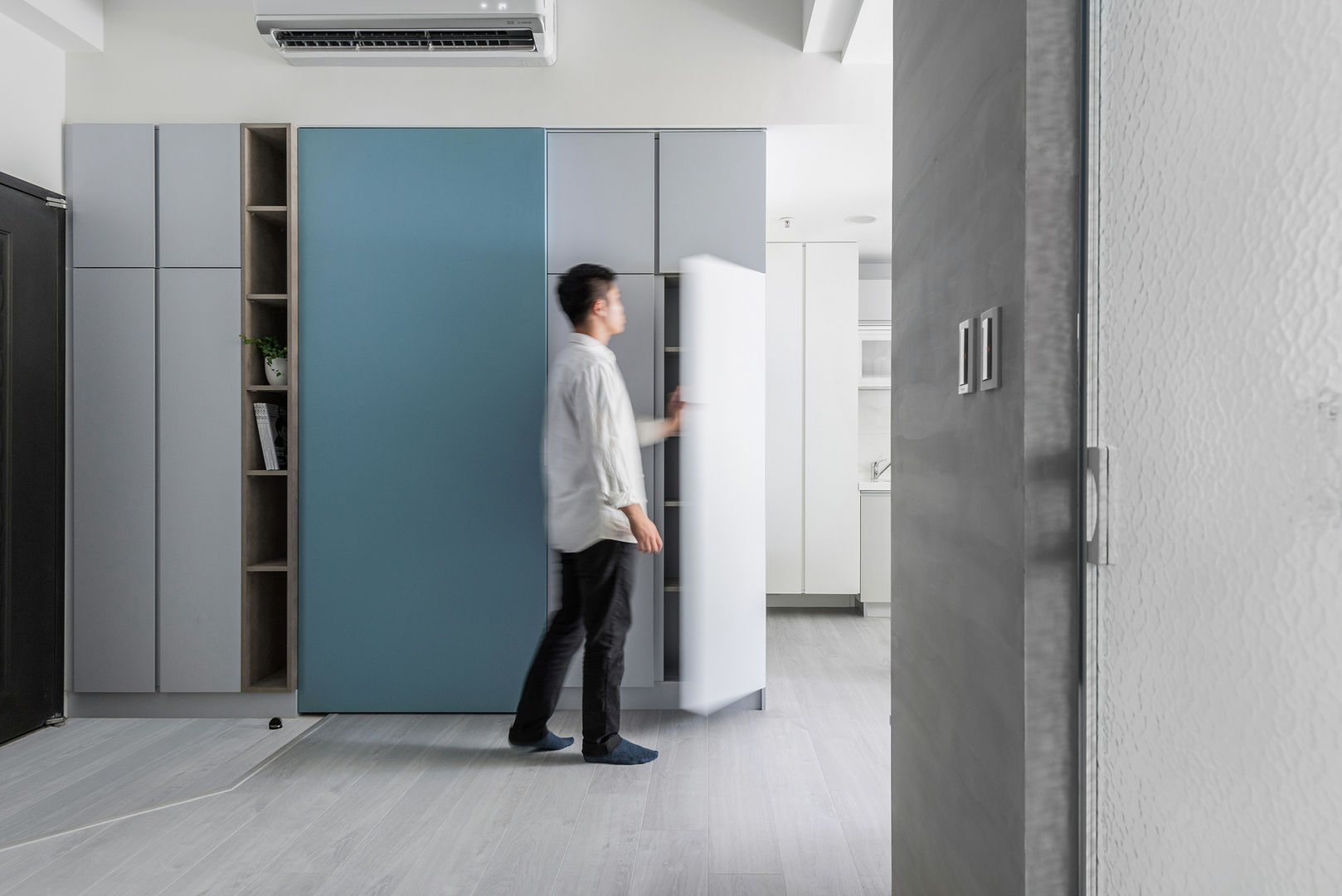 八號屋 寓子設計 Scandinavian style corridor, hallway& stairs