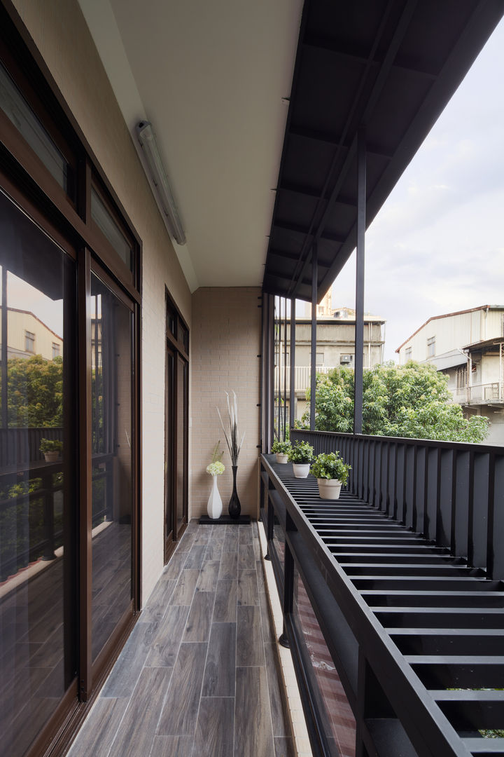 永和 舊翻新, 星葉室內裝修有限公司 星葉室內裝修有限公司 Modern style balcony, porch & terrace