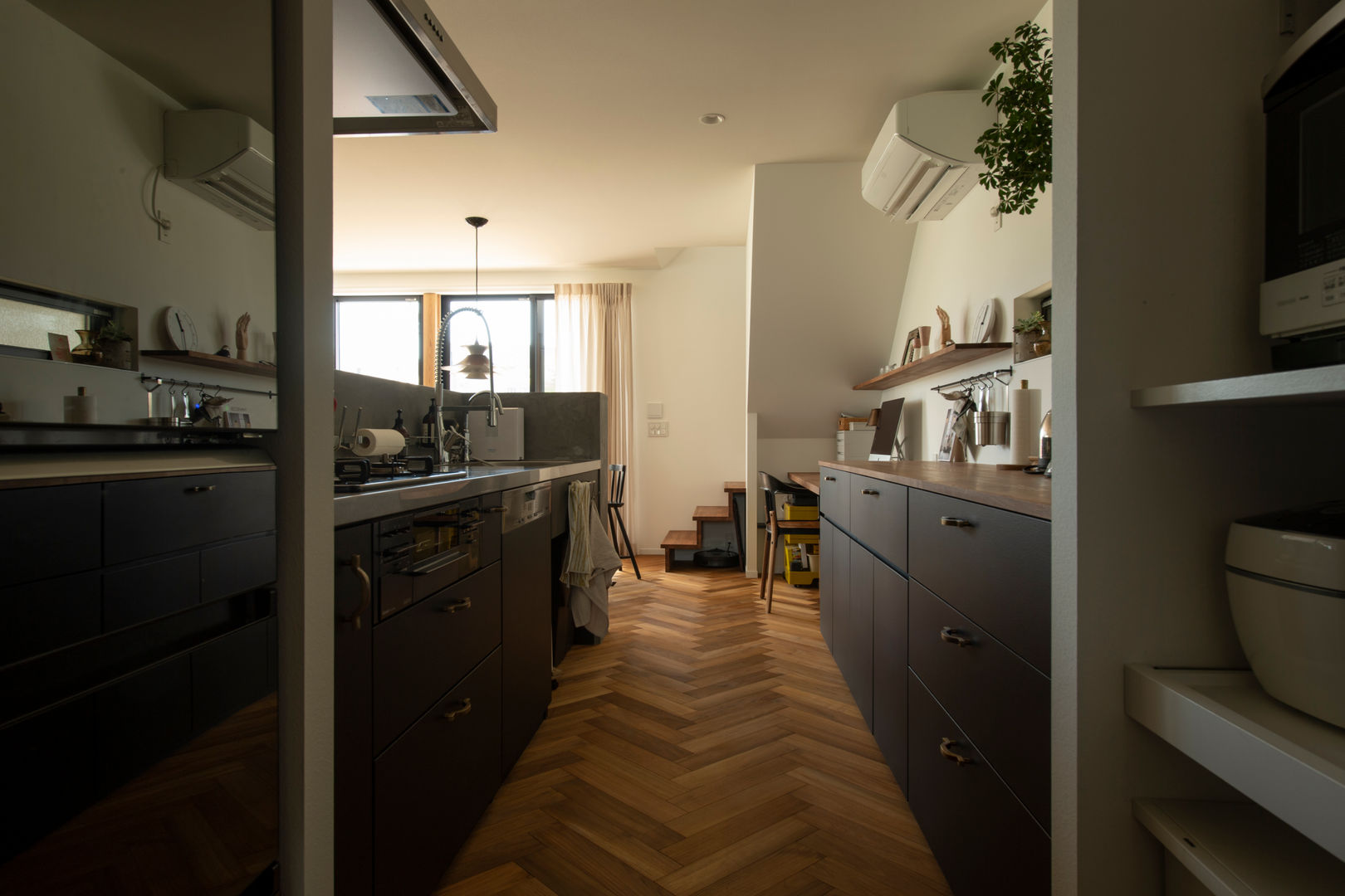 LOOK, yuukistyle 友紀建築工房 yuukistyle 友紀建築工房 Moderne eetkamers