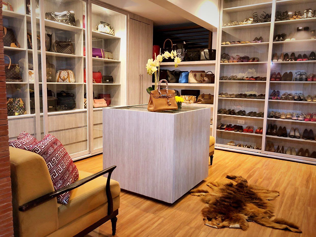 Walk in Closet 1 SNS Lush Designs and Home Decor Consultancy Modern dressing room