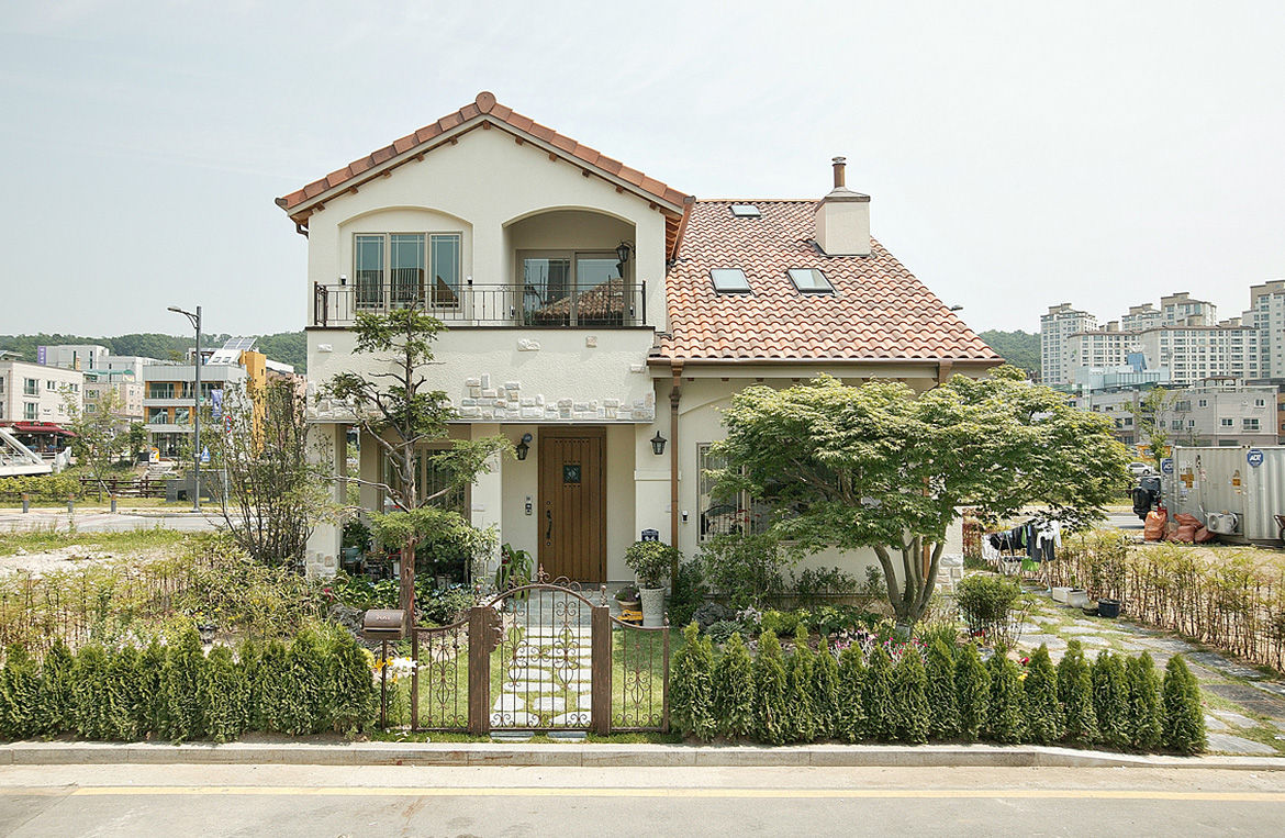 RED GABEL HOUSE, OUA 오유에이 OUA 오유에이 Modern houses