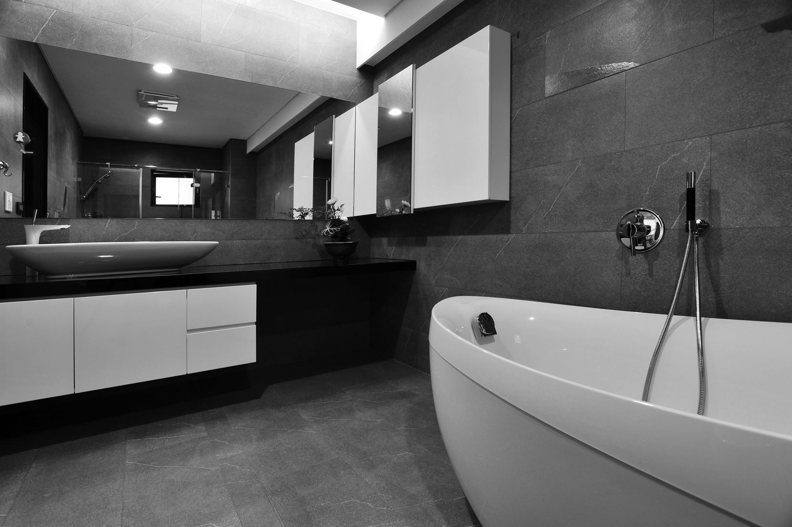 室內設計 東方帝國 SC House, 黃耀德建築師事務所 Adermark Design Studio 黃耀德建築師事務所 Adermark Design Studio Minimalist bathroom