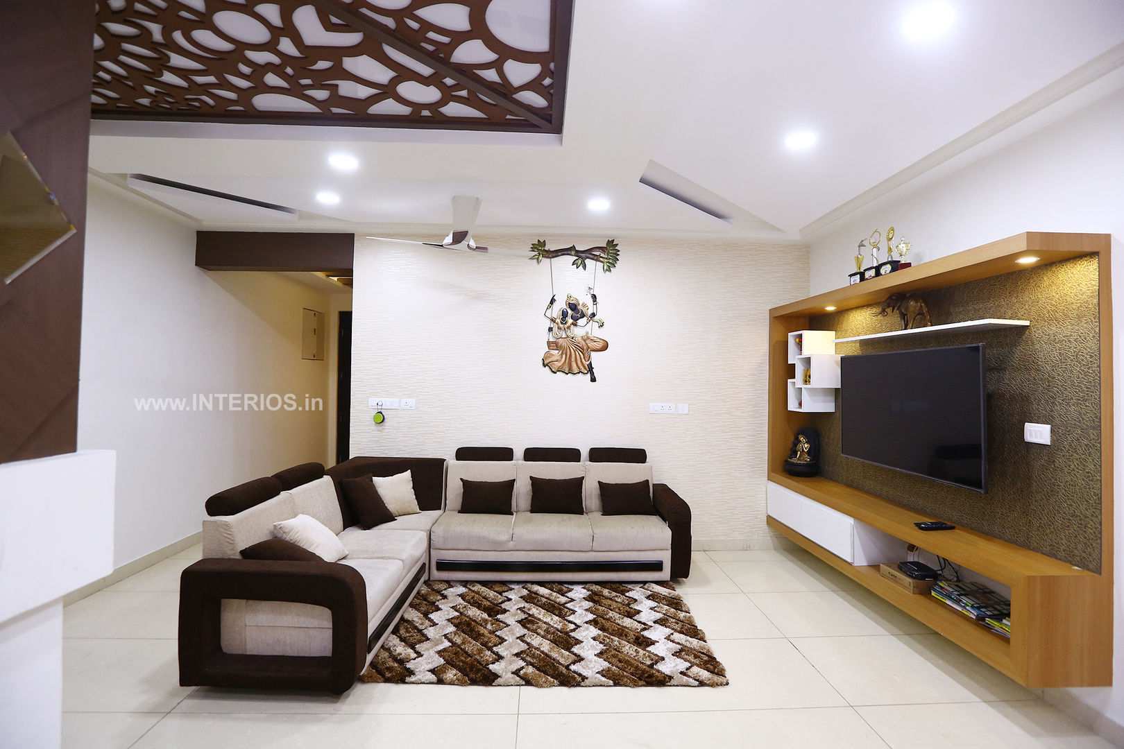 Elegant 3BHK Interior Design at Prestige Bella Vista, Interios by MK Design Interios by MK Design Modern living room