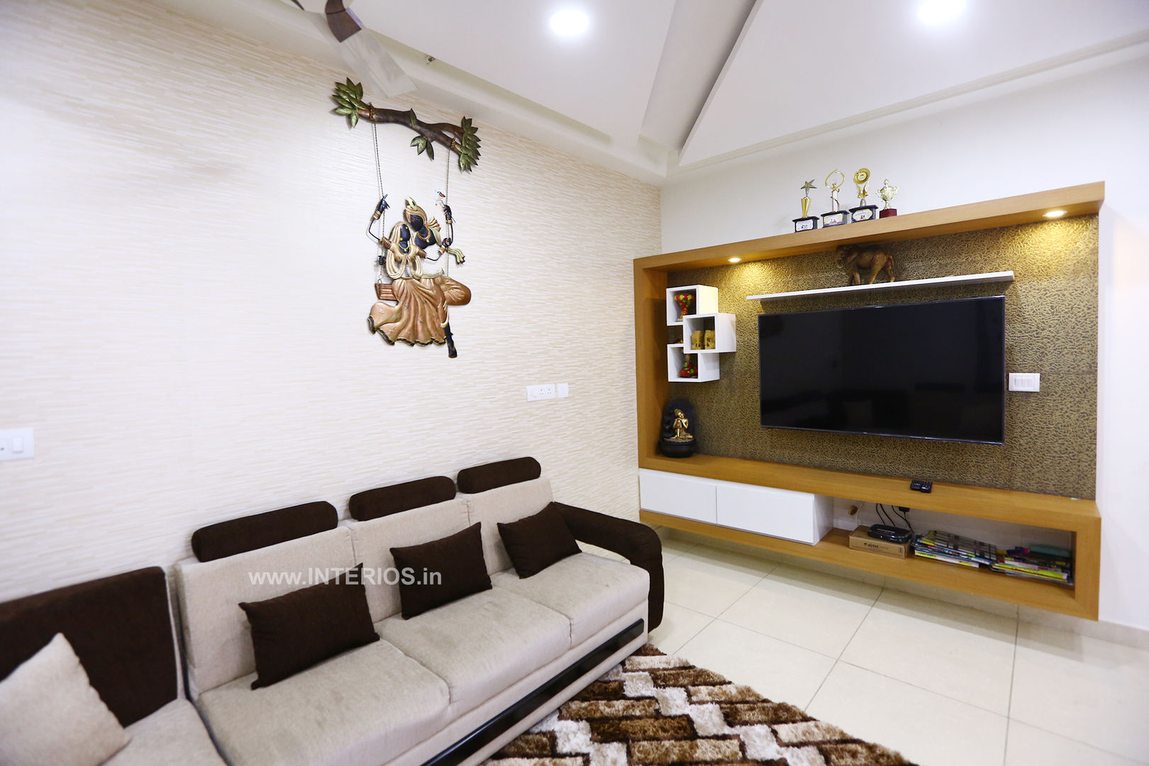 Elegant 3BHK Interior Design at Prestige Bella Vista, Interios by MK Design Interios by MK Design Modern living room