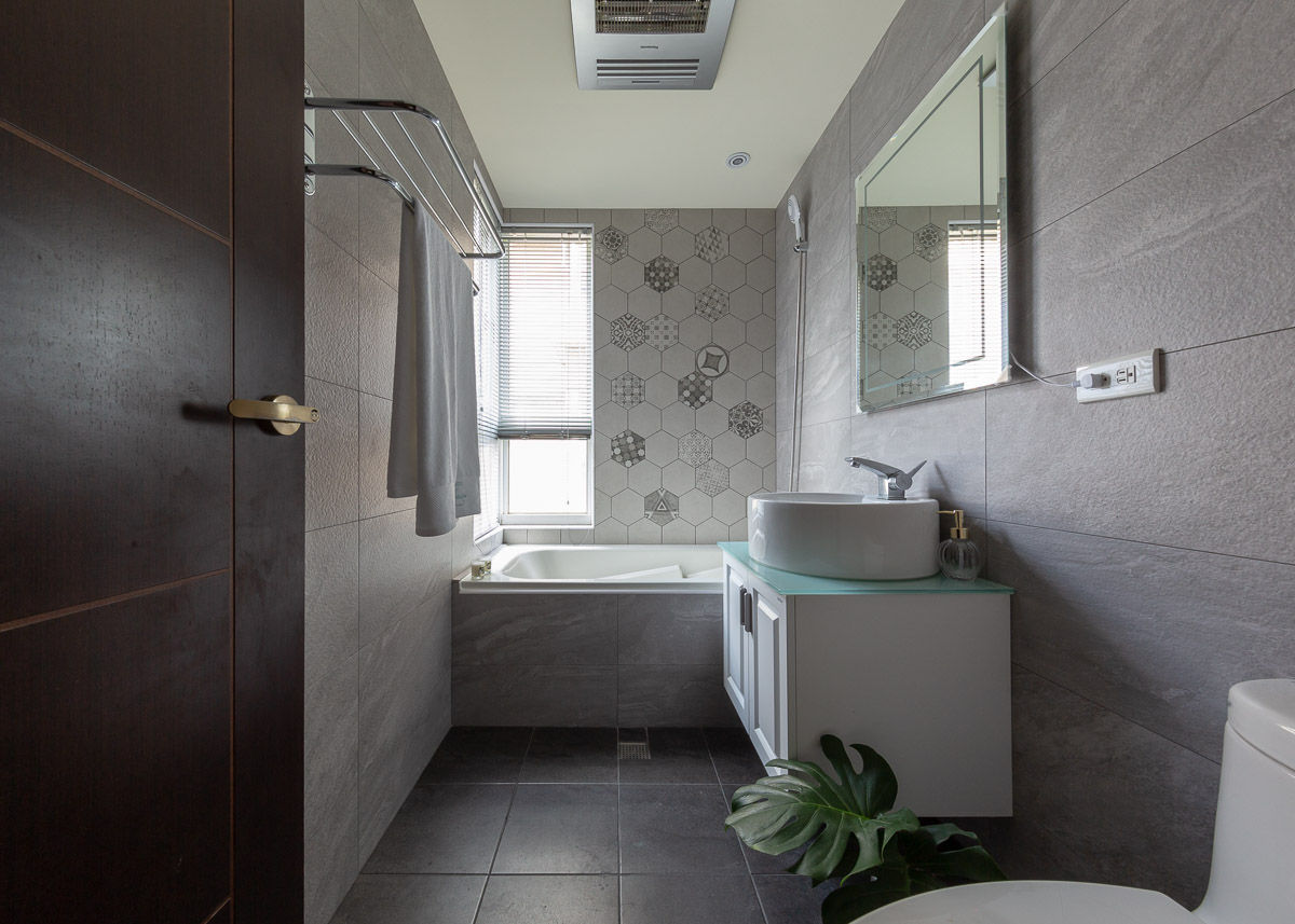 主浴 創喜設計 Modern bathroom Tiles