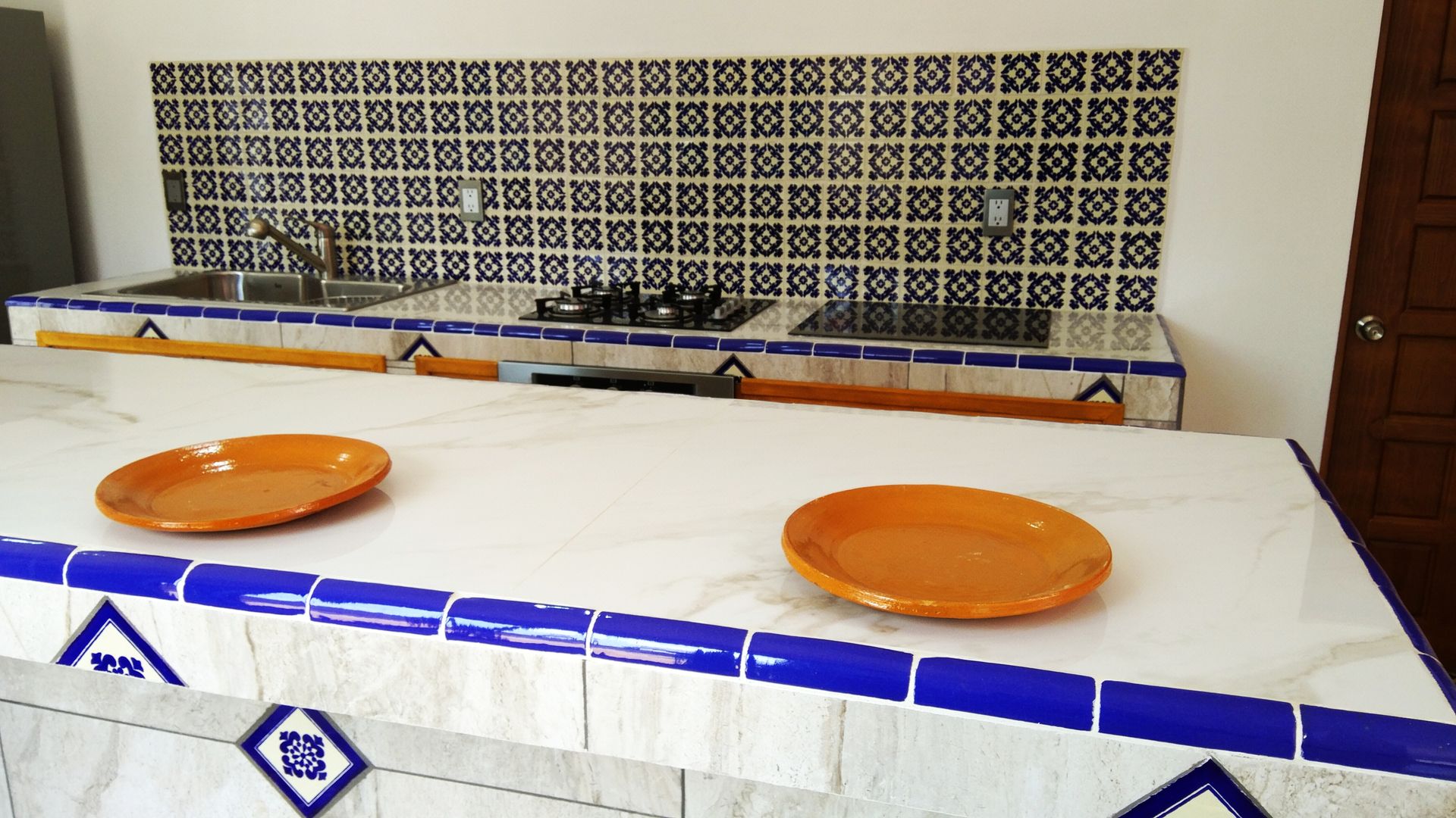 Casa Chachapa, Itech Kali Itech Kali مطبخ ذو قطع مدمجة رخام