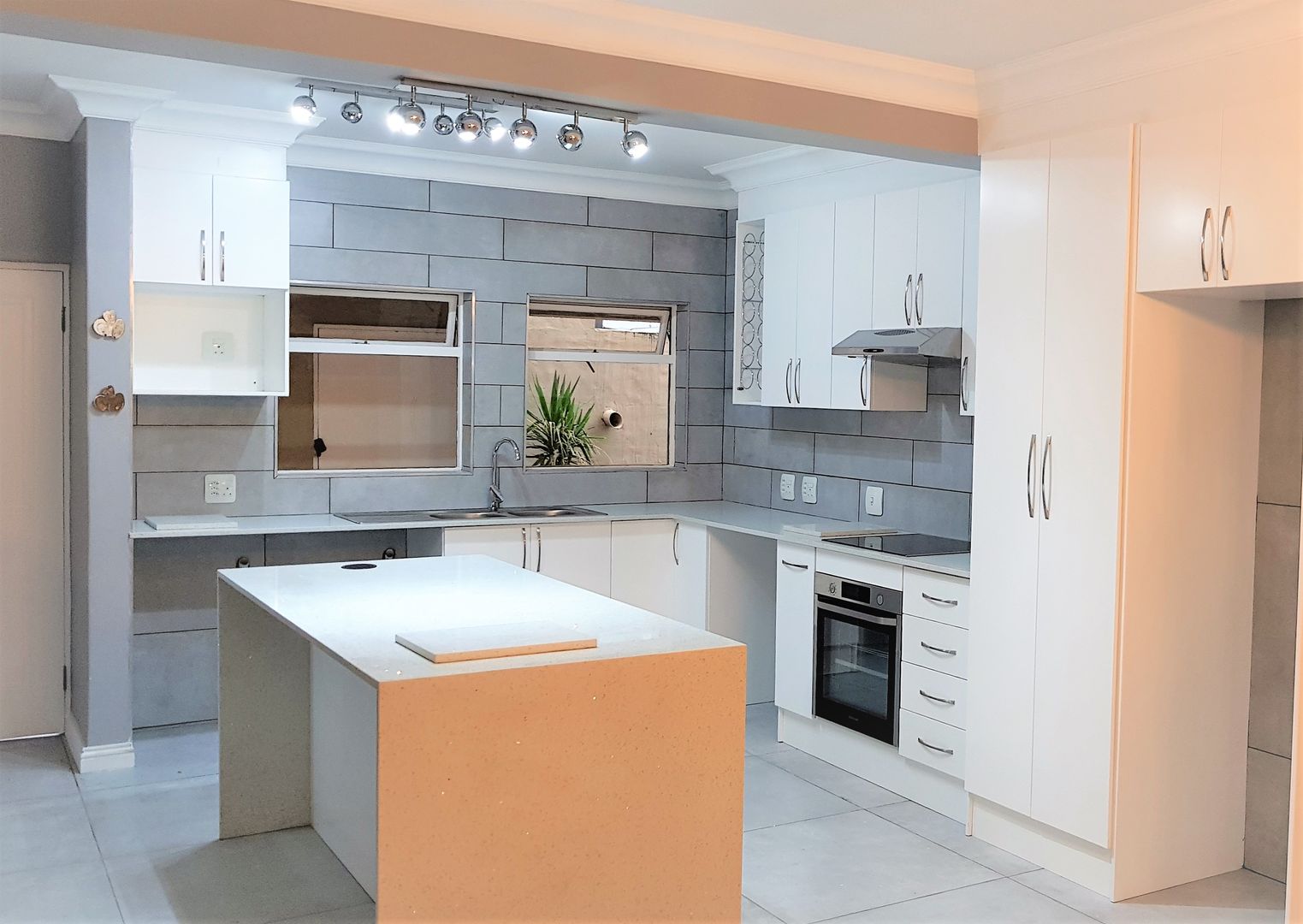 Kitchen Revamp - Classic , Zingana Kitchens and Cabinetry Zingana Kitchens and Cabinetry Cocinas equipadas