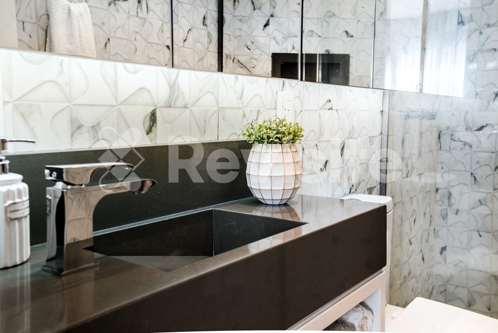 Banheiro relaxante, Revisite Revisite Modern bathroom