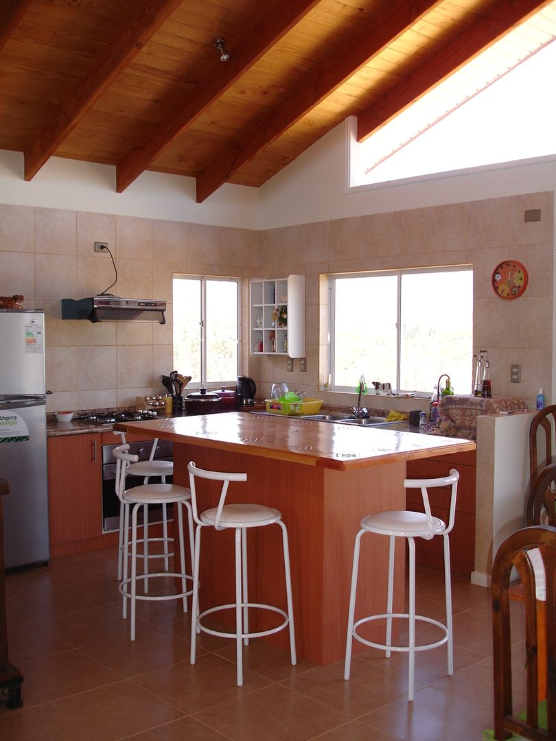 Vivienda Wilson por ARKITEKTURA, ARKITEKTURA ARKITEKTURA Classic style kitchen Plywood