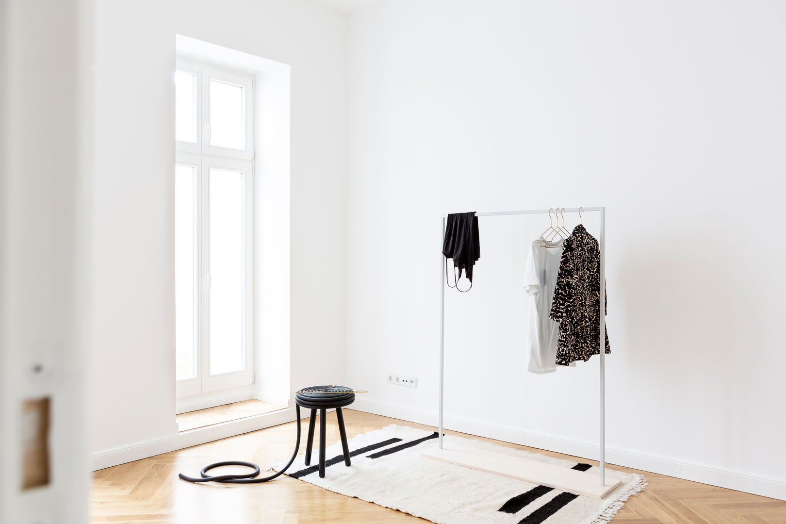 Minimal Living, Kathy Kunz Interiors Kathy Kunz Interiors ミニマルデザインの ドレッシングルーム