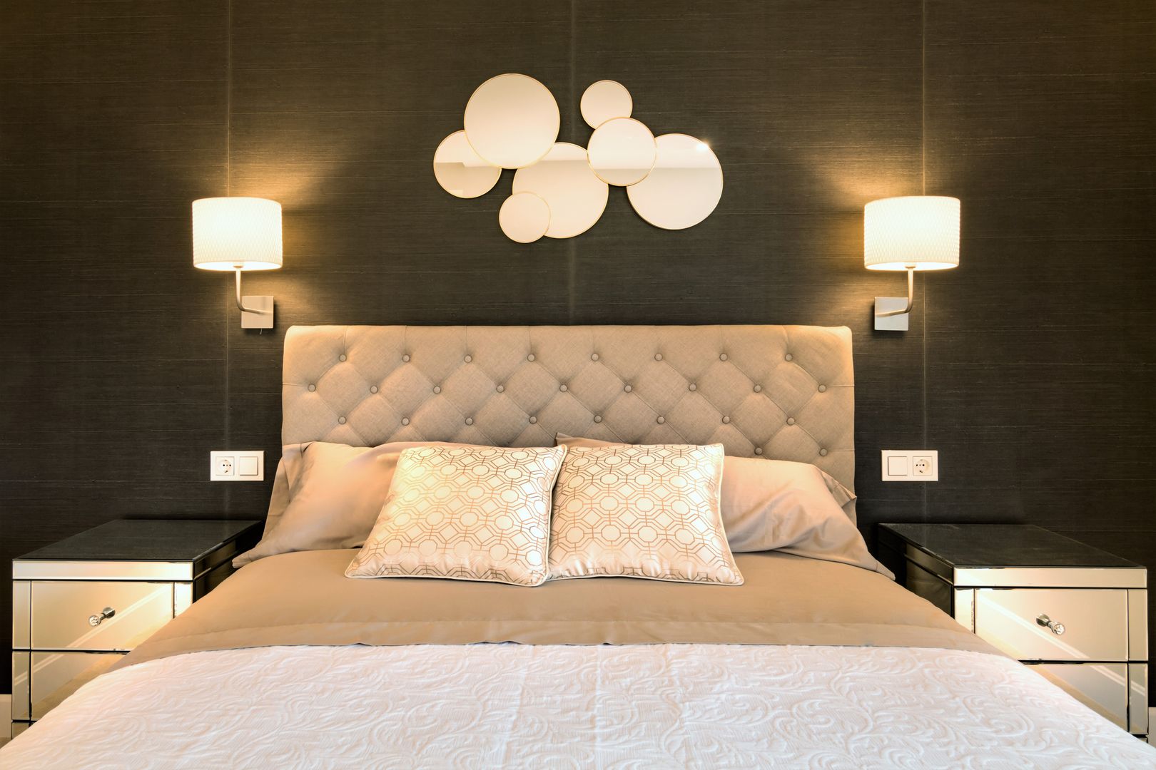 homify Phòng ngủ phong cách chiết trung Đá hoa bedroom