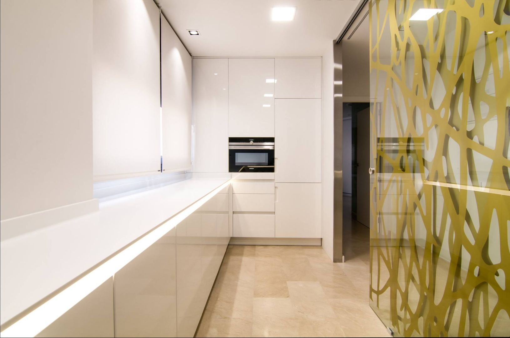 homify Cocinas integrales Vidrio Blanco cocinas,lujo,chic,minimal