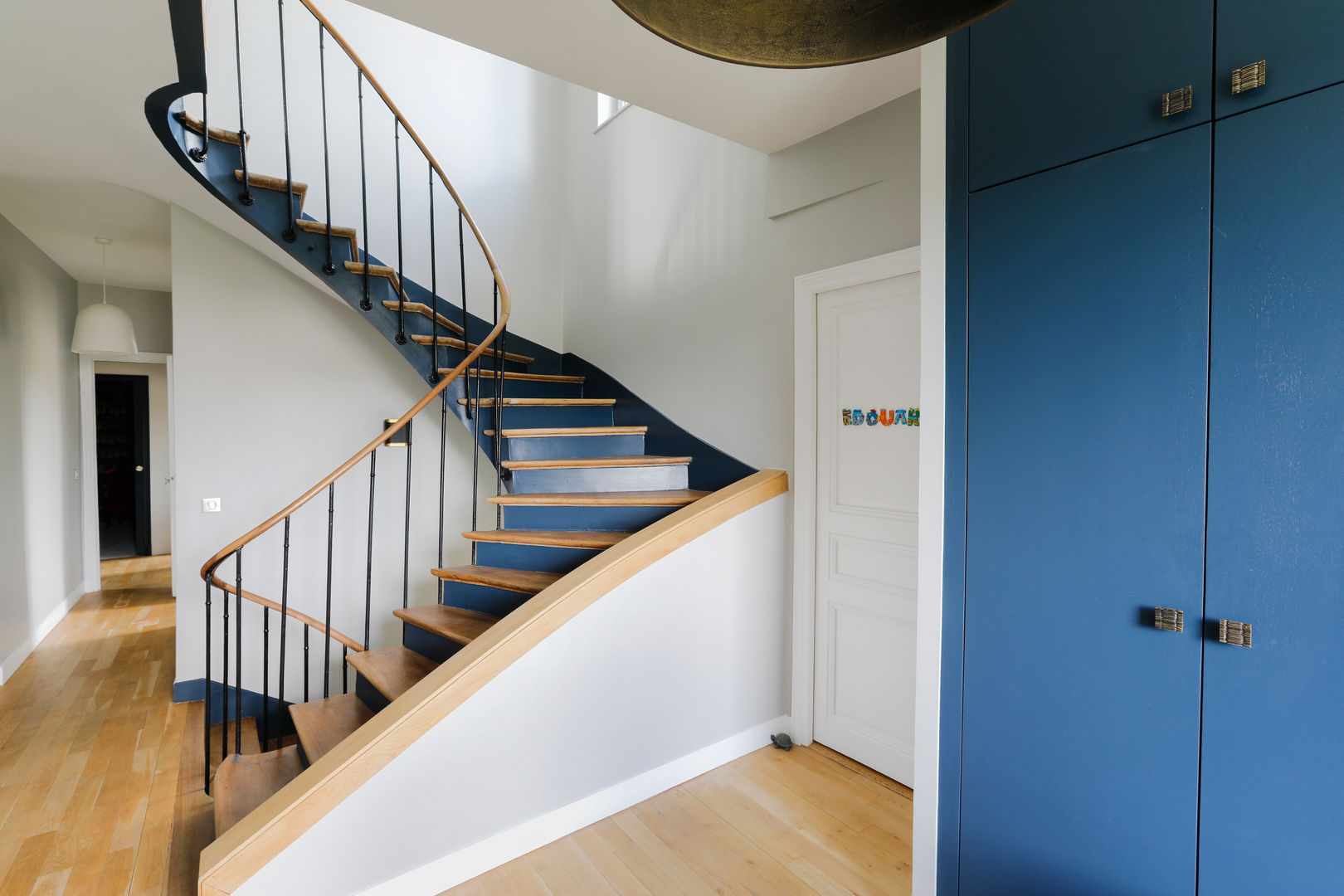 Escalier AC architecture Escalier,bois bleu,contremarche