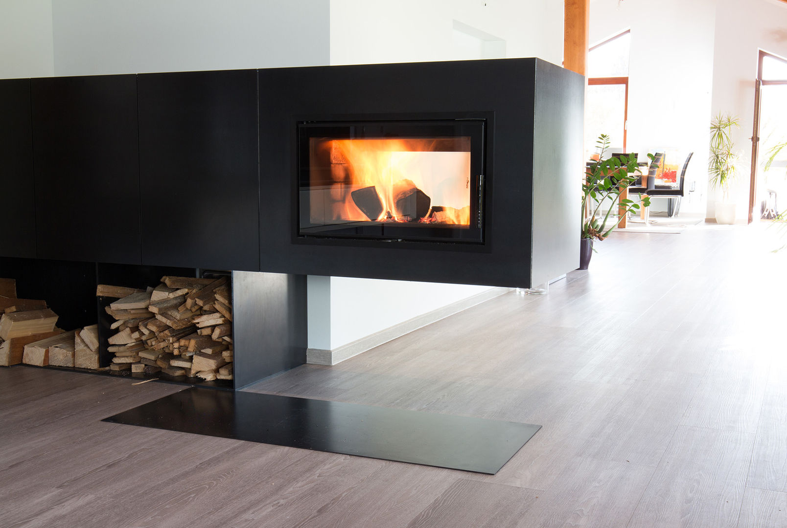 .kii1 | kiimoto Speicherkamin - der Kaminofen für langanhaltende Wärme, kiimoto kamine kiimoto kamine Living room Iron/Steel Fireplaces & accessories