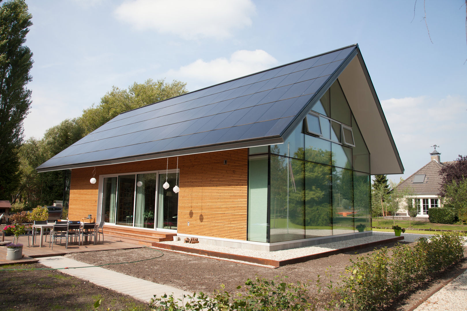 Integrated solar roof villa, AERspire AERspire Lean-to roof