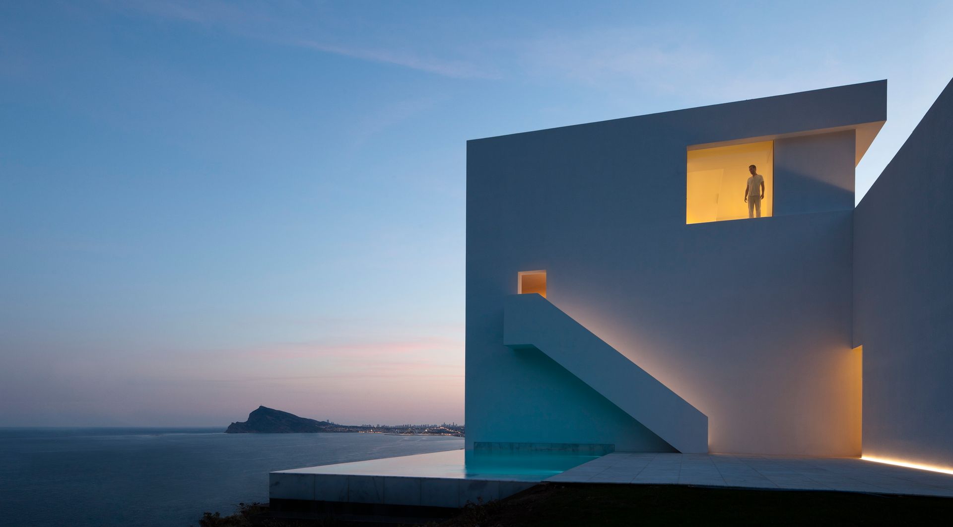 Casa del Acantilado, FRAN SILVESTRE ARQUITECTOS FRAN SILVESTRE ARQUITECTOS Hiên, sân thượng phong cách Địa Trung Hải