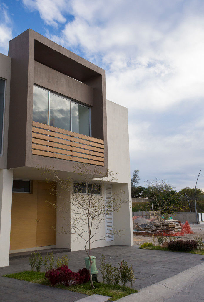 Casa Adosadas en Zapopan, TaAG Arquitectura TaAG Arquitectura モダンな 家