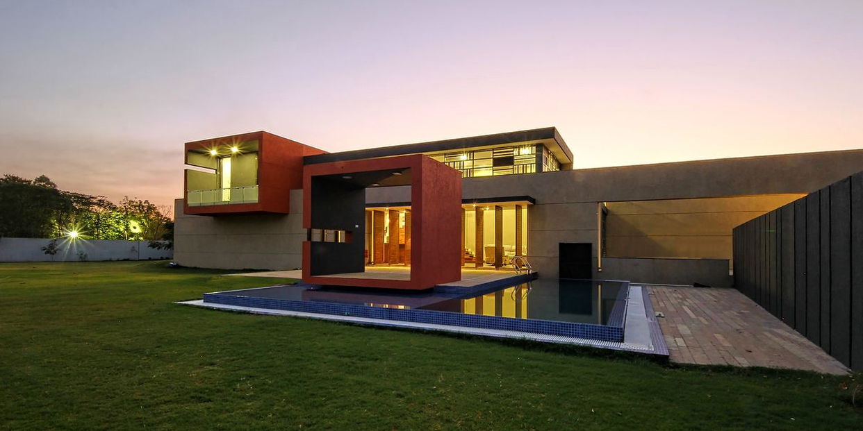 house between walls, Reasoning Instincts Architecture Studio Reasoning Instincts Architecture Studio Бунгало