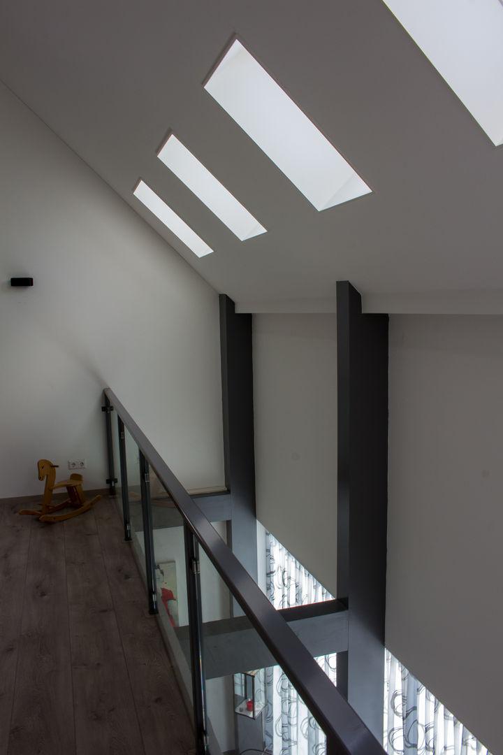 Moderne duinwoning in Castricum, Nico Dekker Ontwerp & Bouwkunde Nico Dekker Ontwerp & Bouwkunde ห้องโถงทางเดินและบันไดสมัยใหม่