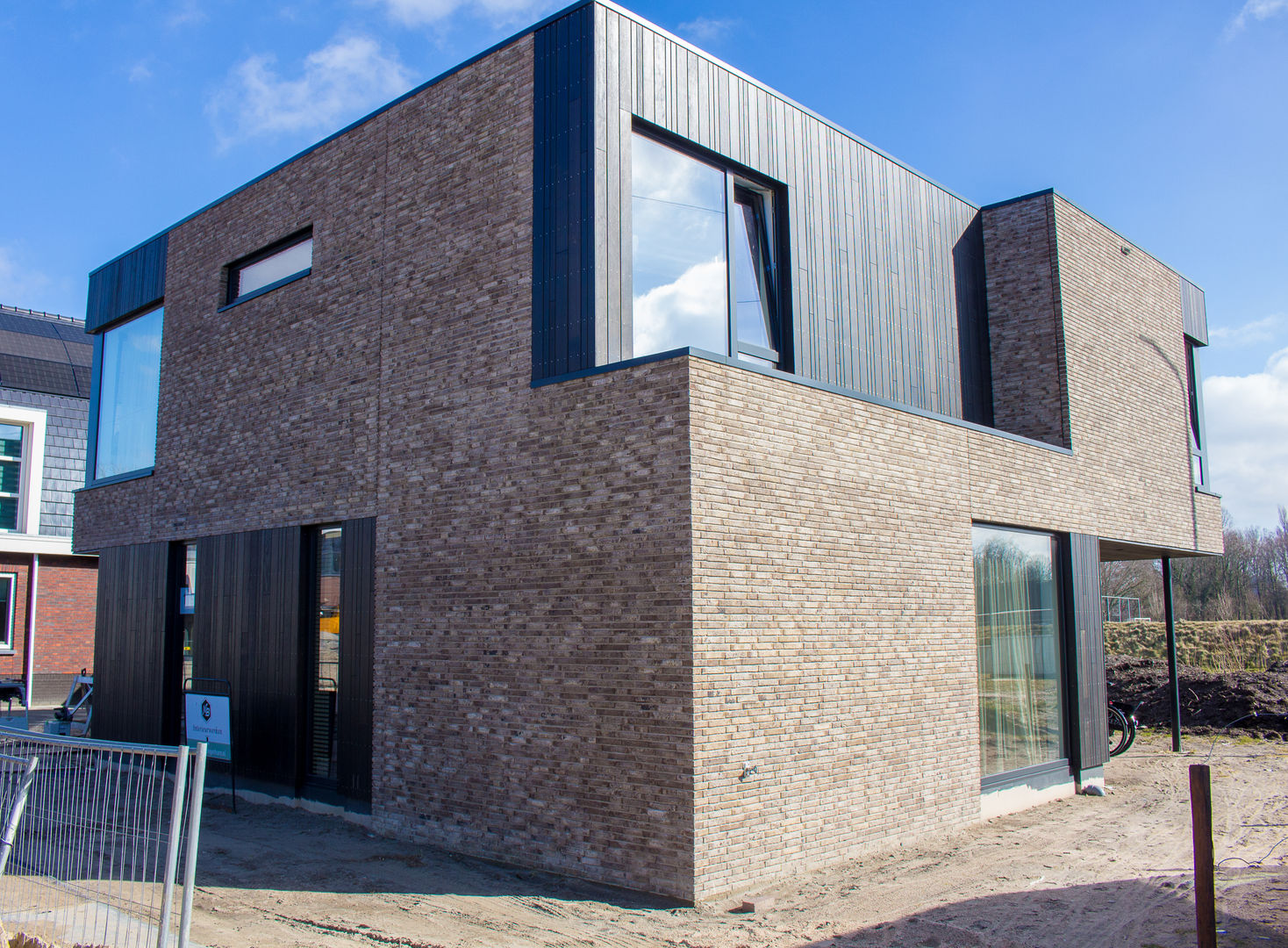 Moderne kubuswoning in plan Vaart Alkmaar, Nico Dekker Ontwerp & Bouwkunde Nico Dekker Ontwerp & Bouwkunde Nhà