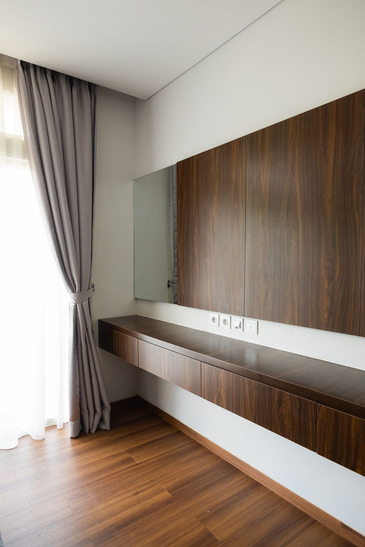 RDT HOUSE Serenia Hills, FIANO INTERIOR FIANO INTERIOR Dormitorios de estilo minimalista Contrachapado Tocadores
