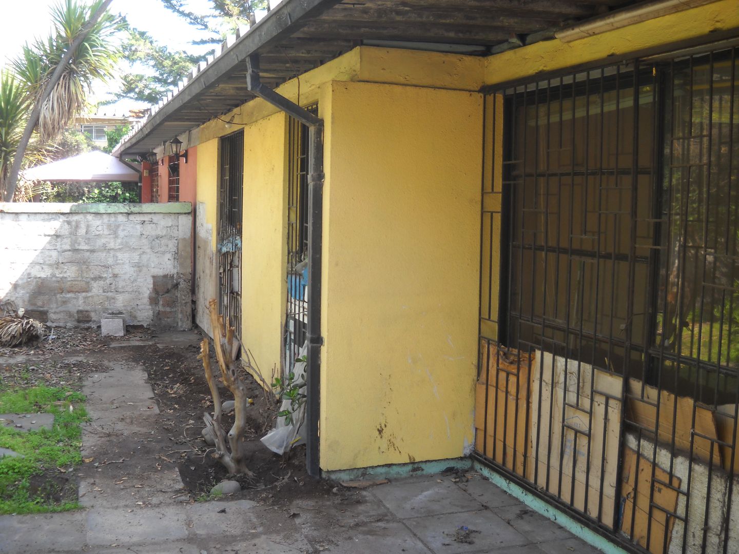 Remodelación completa de casa en Ñuñoa, por DAMRA, DIEGO ALARCÓN & MANUEL RUBIO ARQUITECTOS LIMITADA DIEGO ALARCÓN & MANUEL RUBIO ARQUITECTOS LIMITADA Nhà gia đình