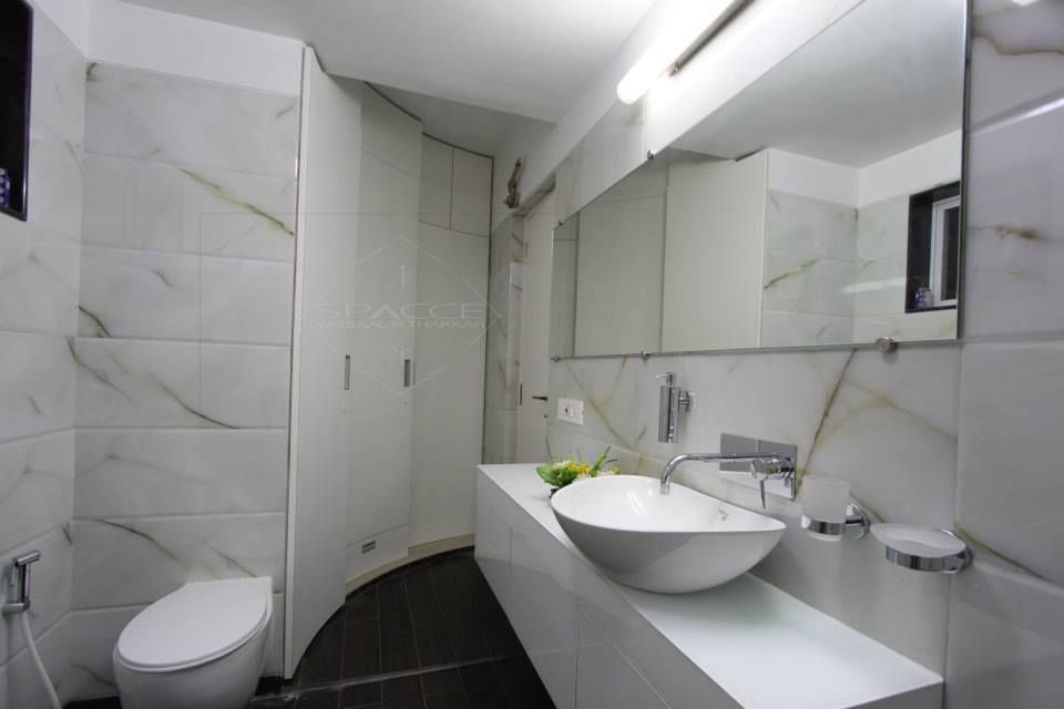 BLACK & WHITE, SPACCE INTERIORS SPACCE INTERIORS Modern Banyo