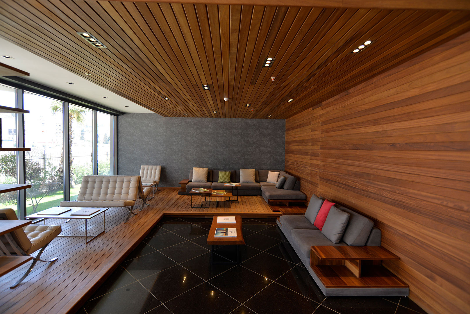 Cladding Motama Interiors and Exteriors Modern walls & floors Solid Wood Multicolored Wall & floor coverings