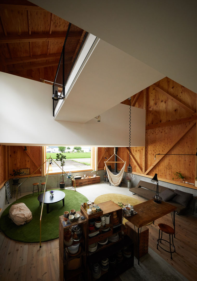 m house, Takeru Shoji Architects.Co.,Ltd Takeru Shoji Architects.Co.,Ltd ห้องนั่งเล่น