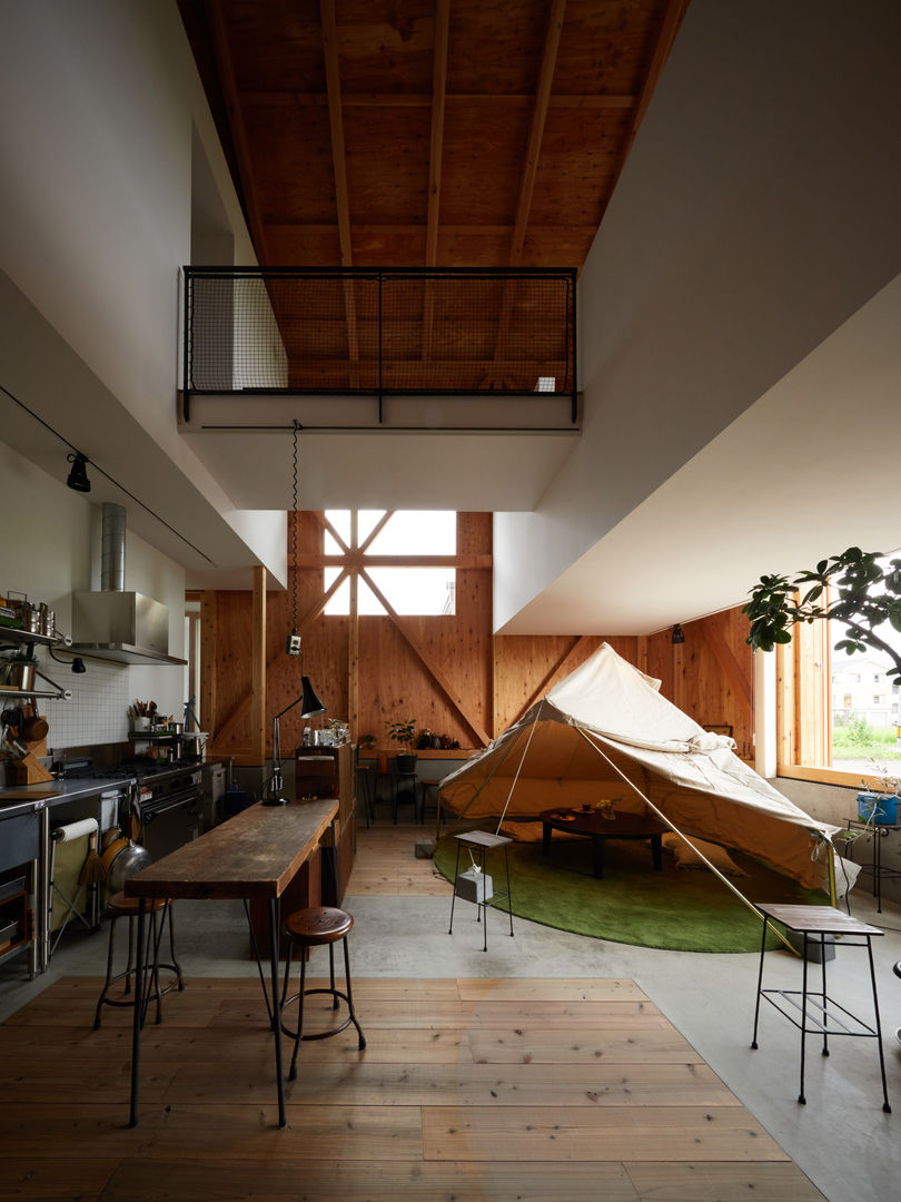 m house, Takeru Shoji Architects.Co.,Ltd Takeru Shoji Architects.Co.,Ltd Вітальня