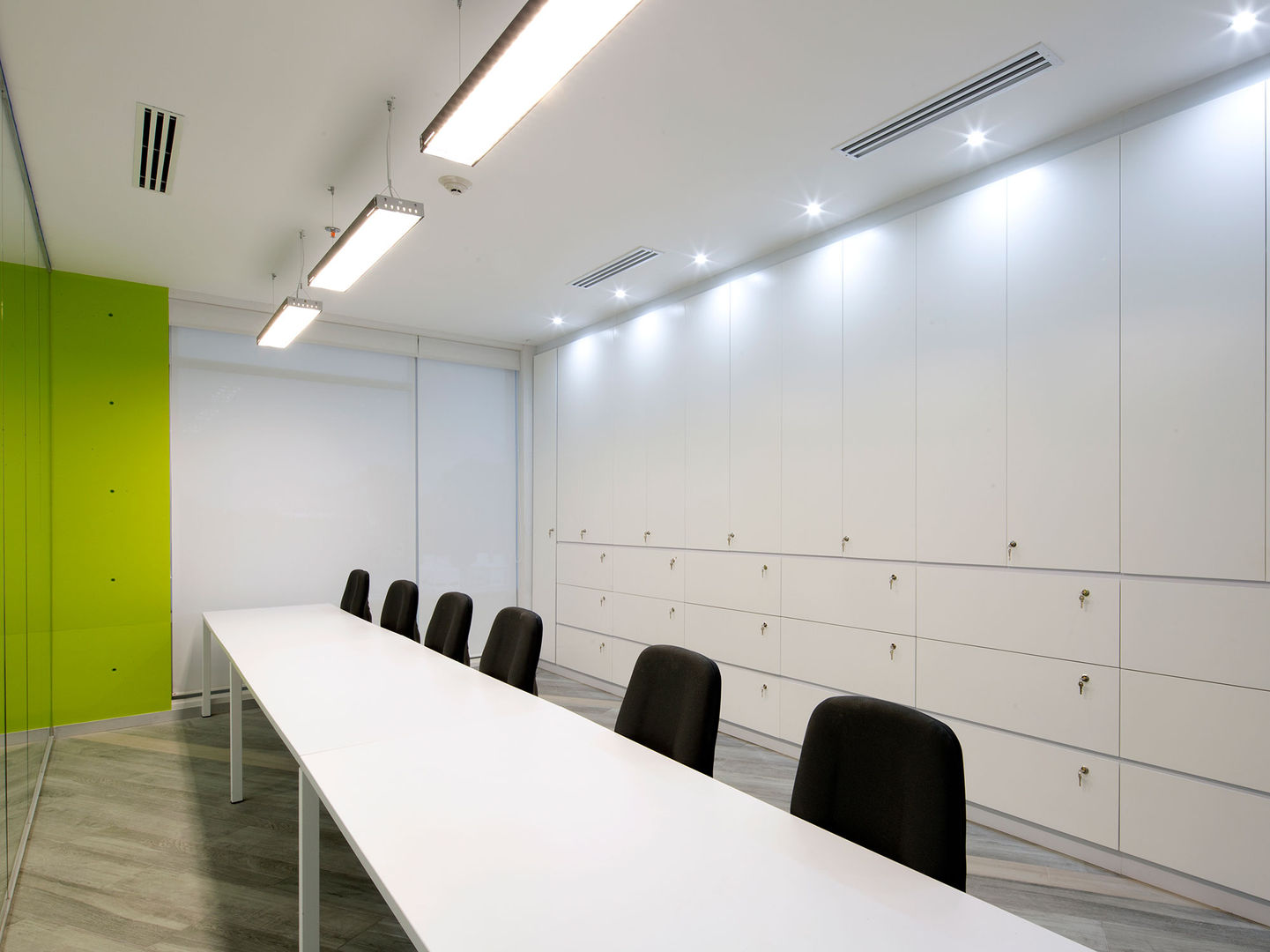 homify Espacios comerciales OFICINA,Oficinas y tiendas