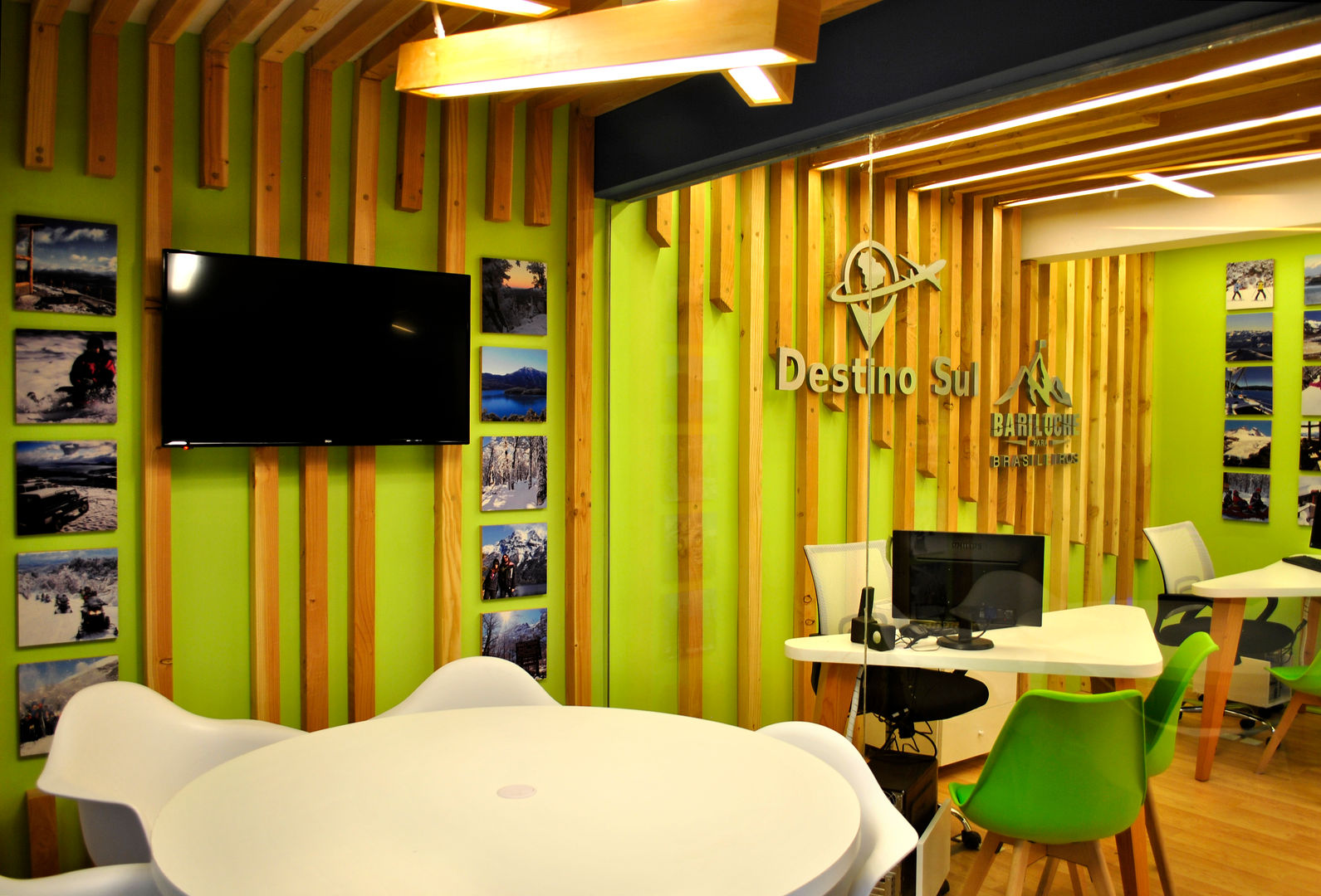 Destino SUL - Agencia de Viaje, Triad Group Triad Group Commercial spaces لکڑی Wood effect Office buildings