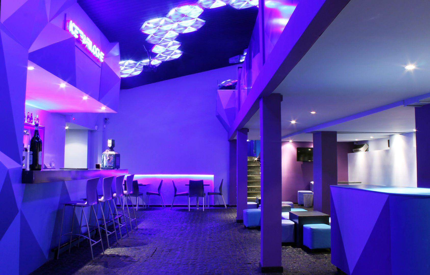 ICE Bariloche - Resto Bar, Triad Group Triad Group Commercial spaces Kim loại Quán bar & club