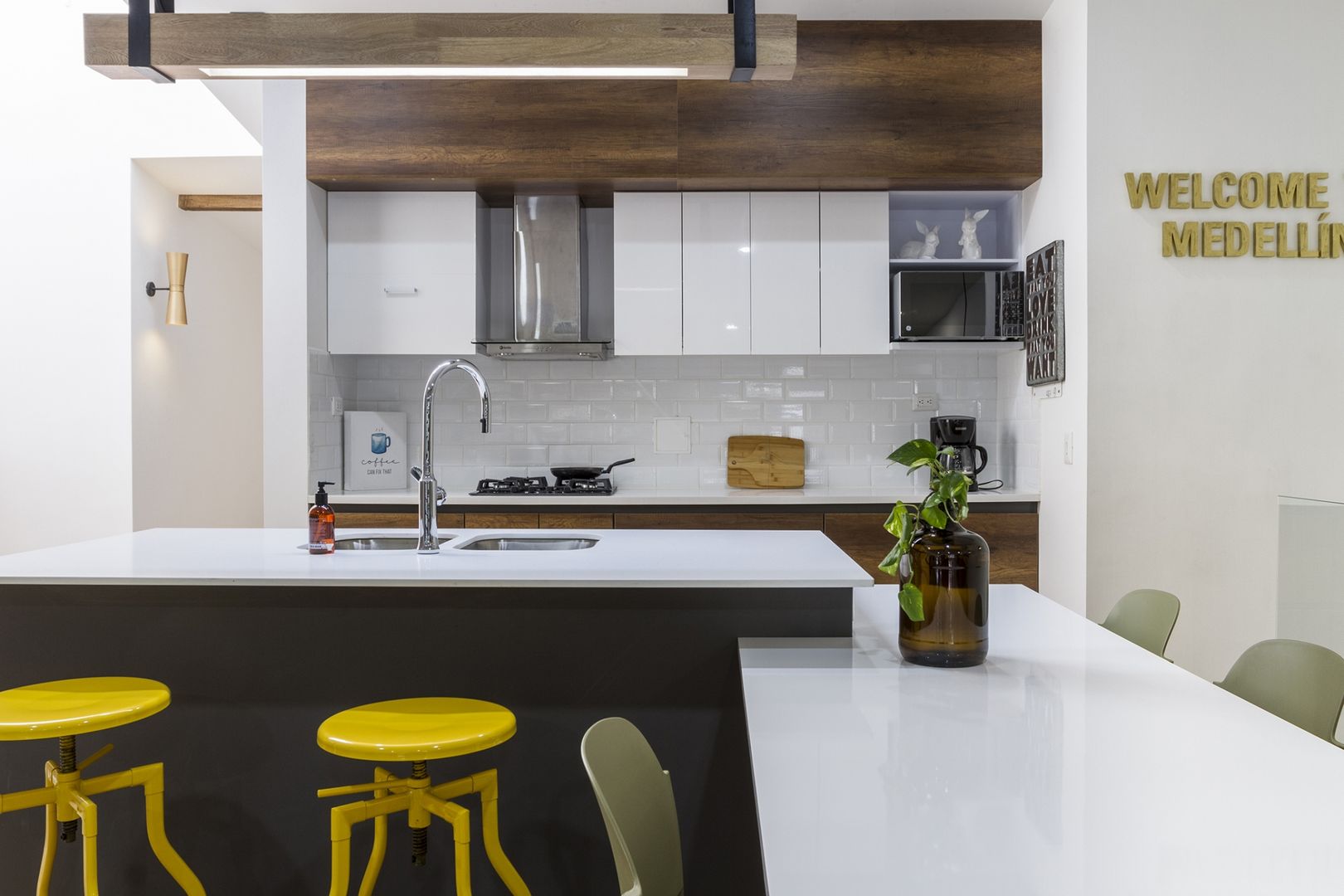 casa laureles, Adrede Arquitectura Adrede Arquitectura Modern kitchen Granite