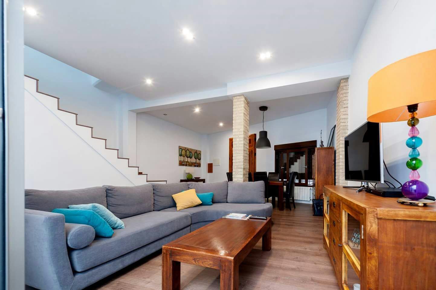 Reforma de una casa unifamiliar en Algemesí, miguel cosín miguel cosín Living room Concrete