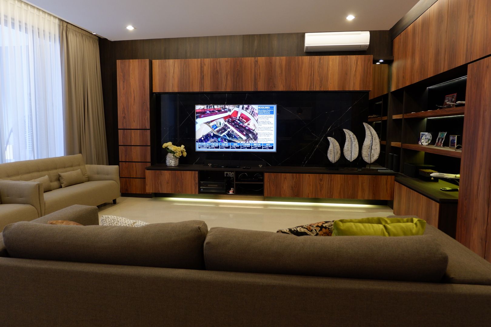 Modern Masculine house, Exxo interior Exxo interior Modern living room Stone