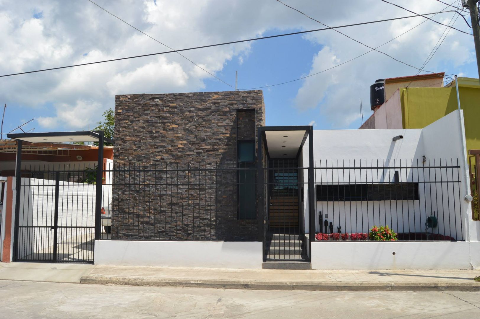 Casa FM, Zona Arquitectura Más Ingeniería Zona Arquitectura Más Ingeniería Nowoczesne domy