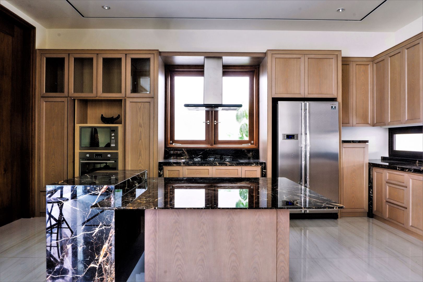 AN House, ARF interior ARF interior Modern kitchen Cabinets & shelves