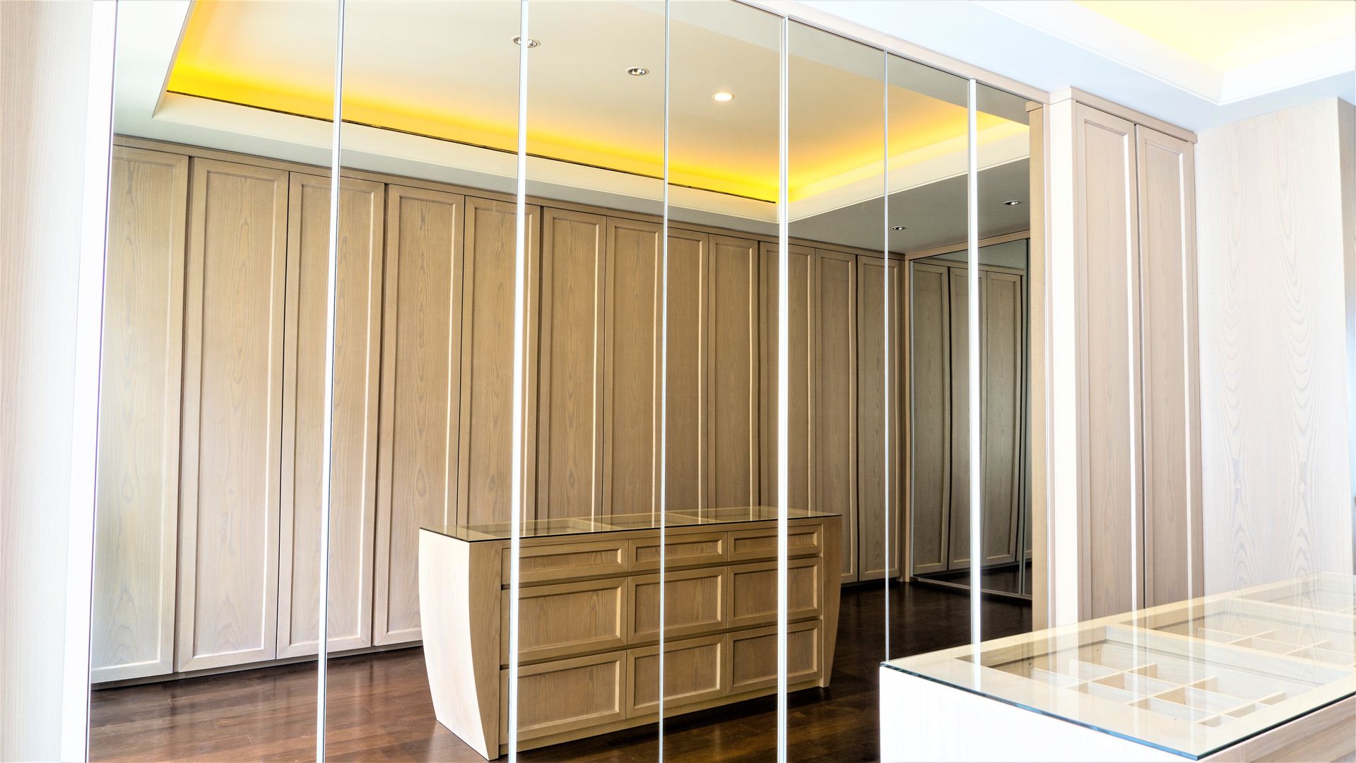 AN House, ARF interior ARF interior Modern dressing room Mirrors