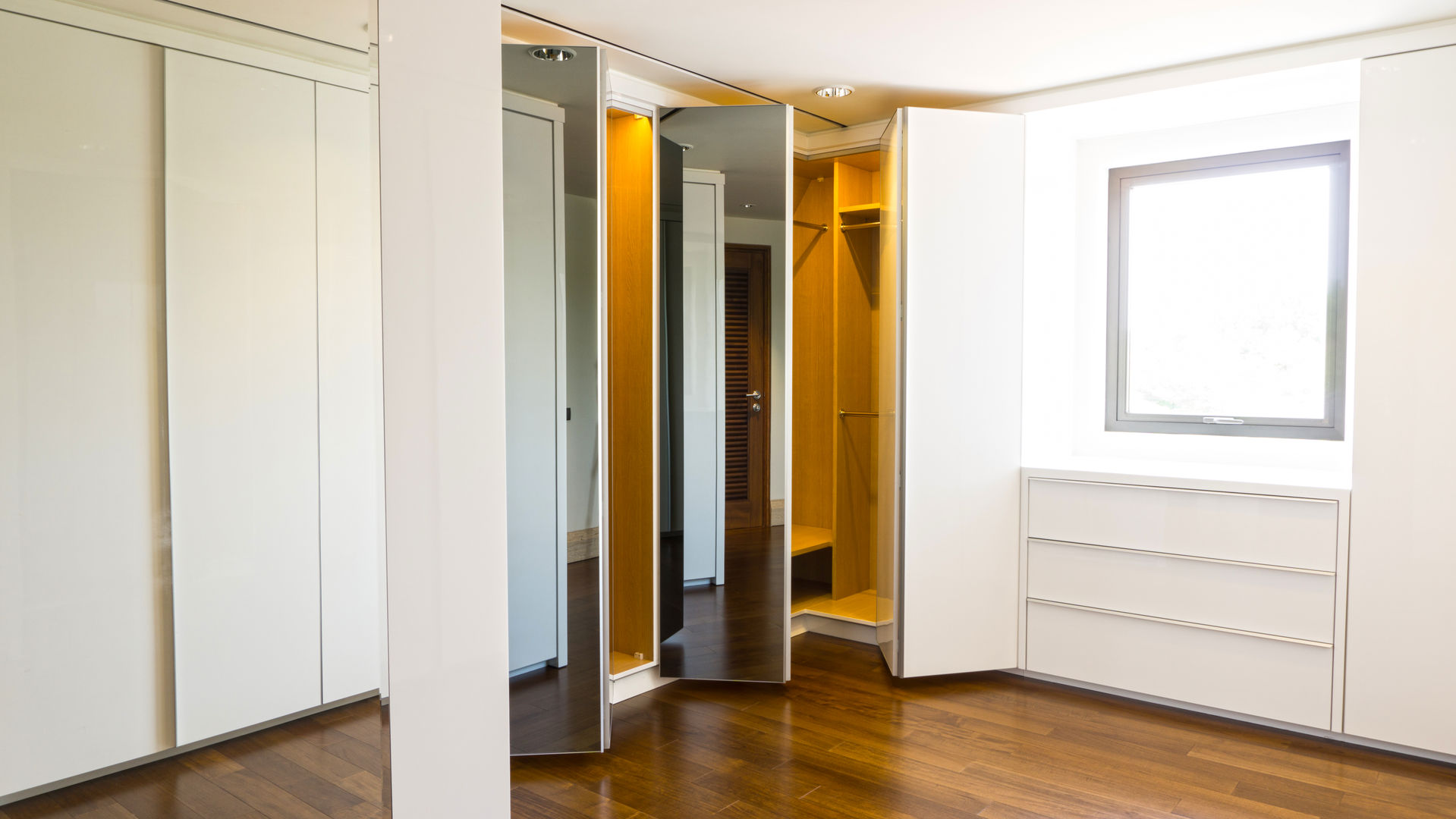 AN House, ARF interior ARF interior Modern dressing room Wardrobes & drawers