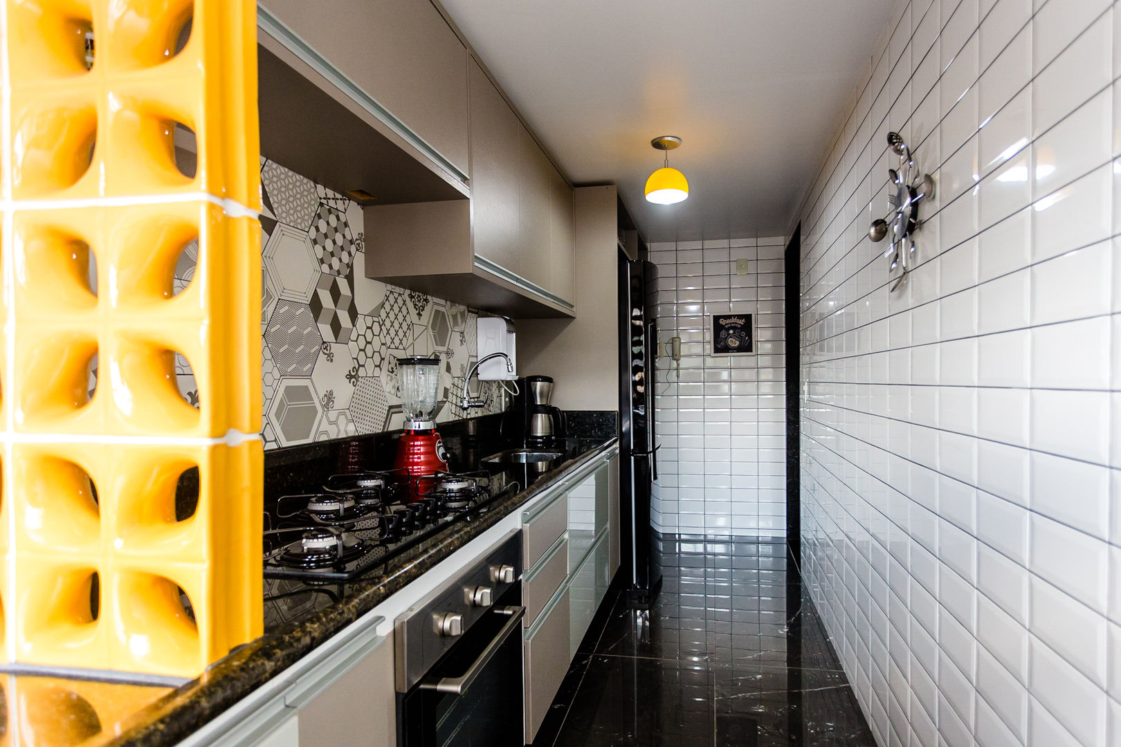 Cozinha Corredor Moderna, Canivelo Santos Arquitetura Canivelo Santos Arquitetura Baños de estilo moderno Azulejos