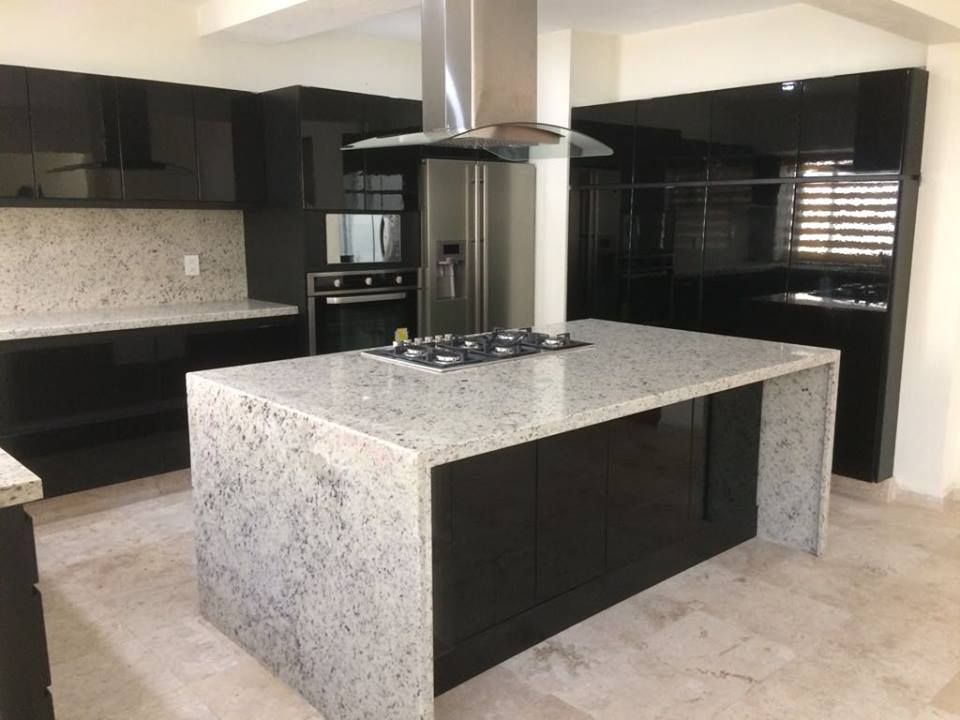 homify Built-in kitchens Marble