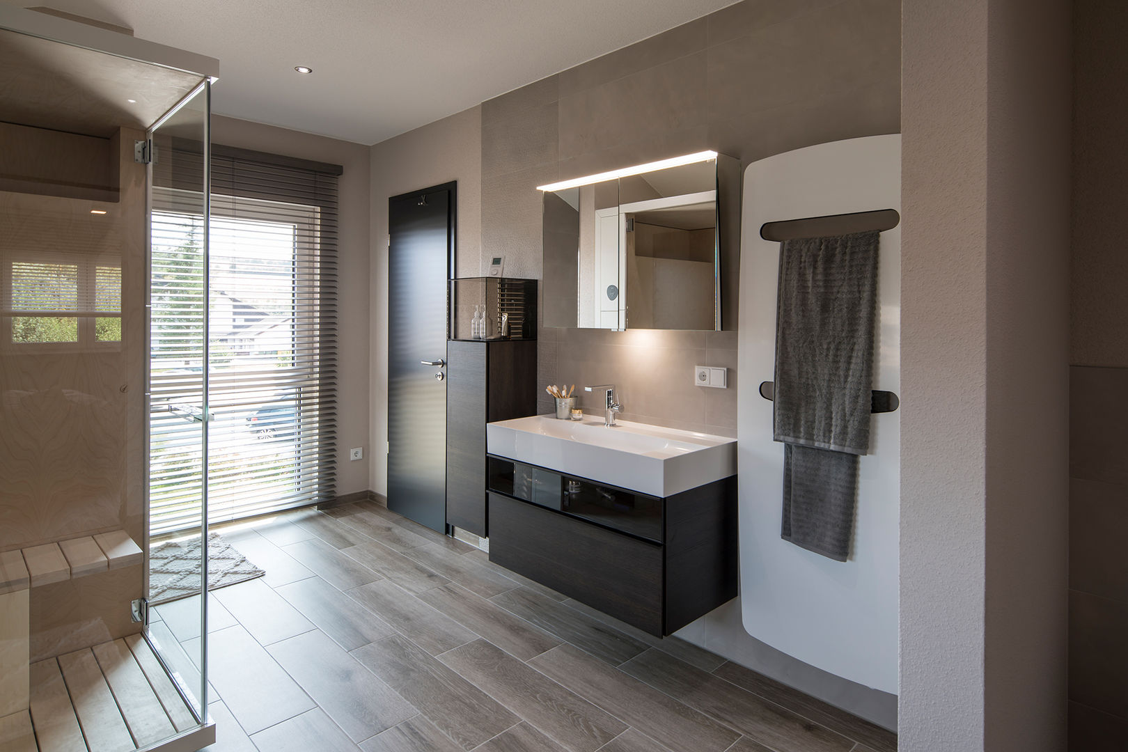 Немецкий современный коттедж с мансардой | homify
