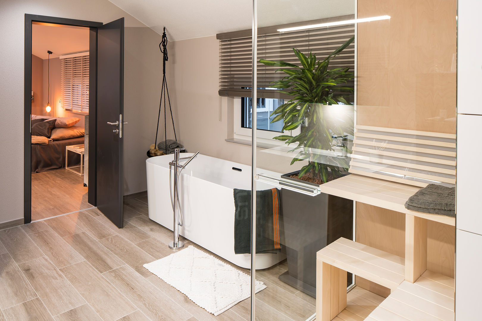 homify Modern bathroom