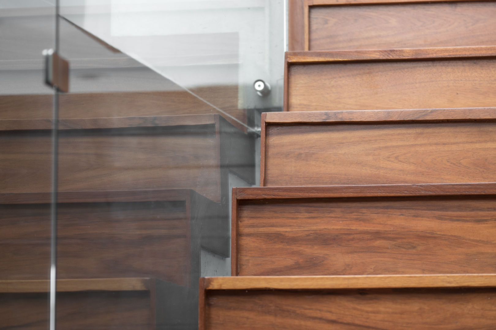 Casa Al Villa, TaAG Arquitectura TaAG Arquitectura Escaleras Compuestos de madera y plástico