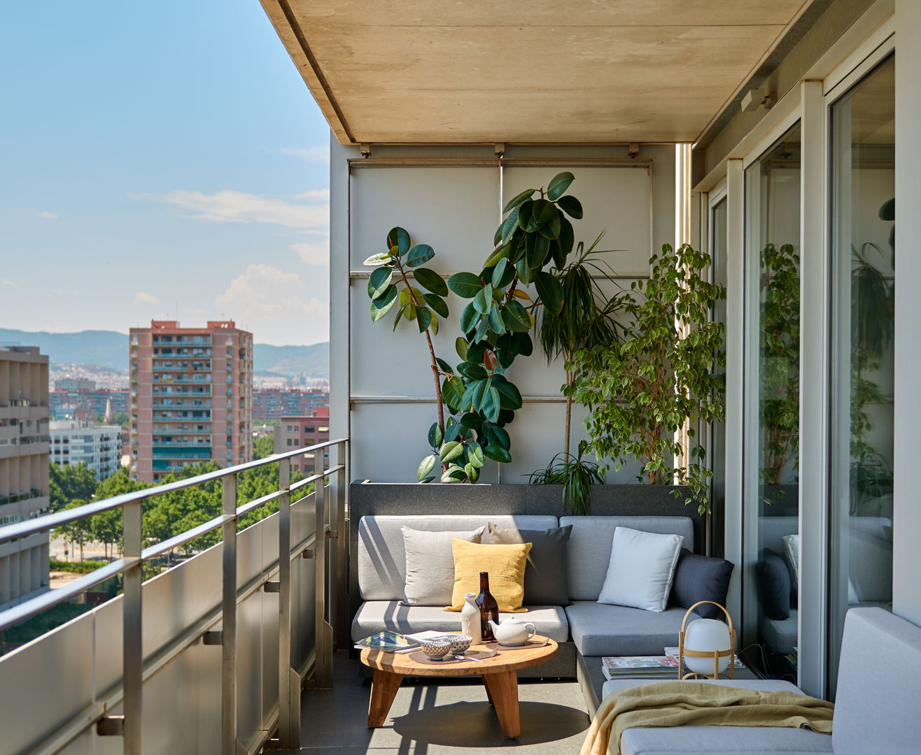 Vivienda en Diagonal Mar, YLAB Arquitectos YLAB Arquitectos 北欧デザインの テラス