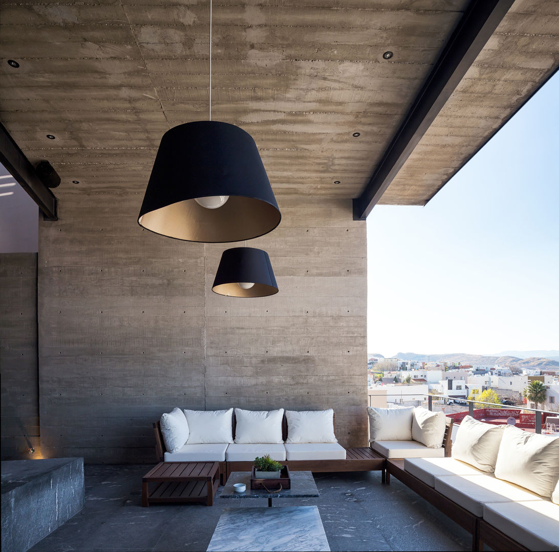 CASA CIMA, Garzamaya Arquitectos Garzamaya Arquitectos بلكونة أو شرفة أسمنت