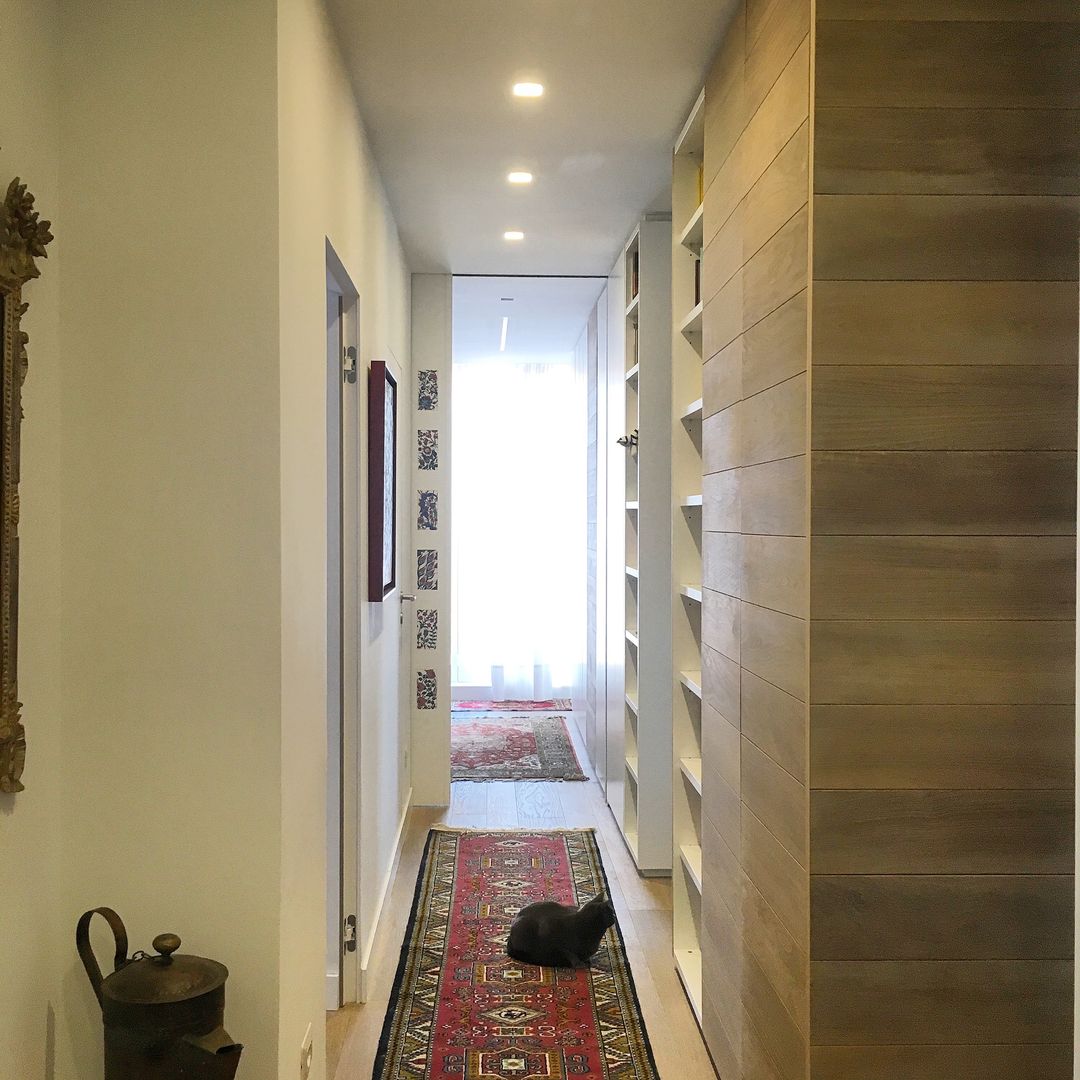Ristrutturazione appartamento privato di 135 mq a Roma, DUOLAB Progettazione e sviluppo DUOLAB Progettazione e sviluppo Modern corridor, hallway & stairs Wood Wood effect
